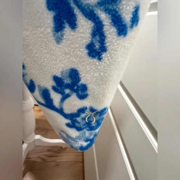 Dudley Stephens x Mestiza. Sheffield Island Pullover. Blue & White Floral. Med. - Picture 9 of 11